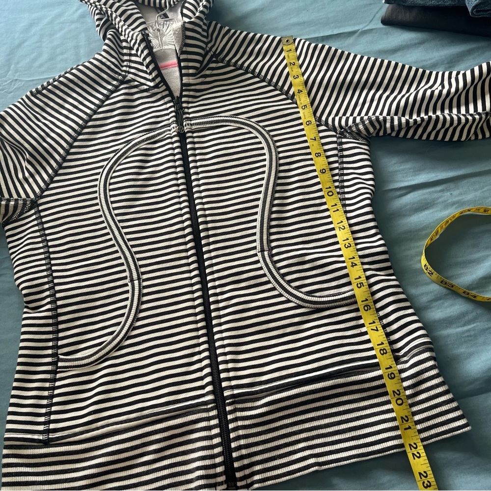 Lululemon Black And White Striped Scuba Hoodie Full Zip Jacket Woman’s Sz 8 - Picture 9 of 11